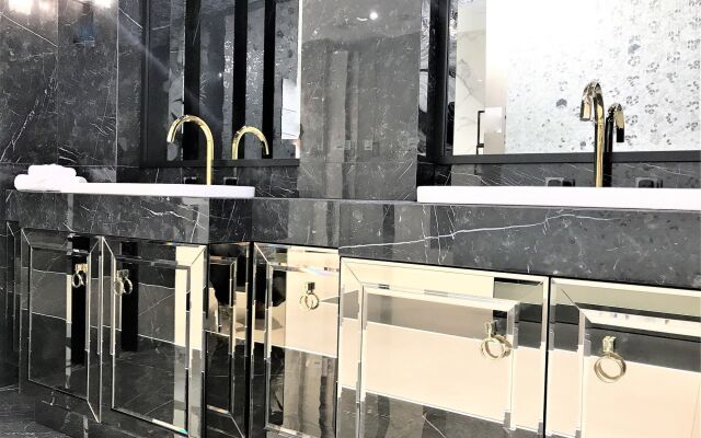 MONDRIAN Luxury Suites UNESCO Old Town
