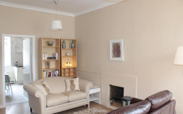 419 Luminous 2 Bedroom Apartment in the Heart of Edinburgh s Old Town