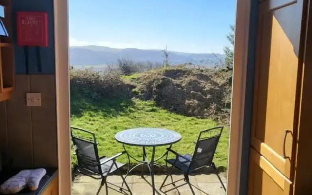 Mountainside Lodge in Aberdovey - Near Beach