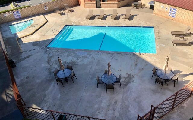 Lompoc Valley Inn & Suites