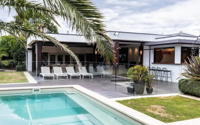 Peninsula Villa Retreat With Pool Hot Tub