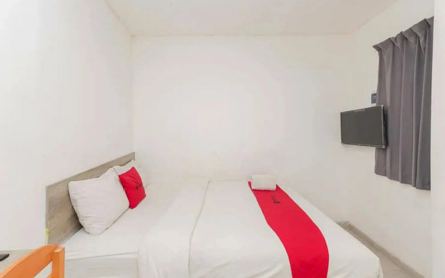 RedDoorz near Kaza Mall Surabaya