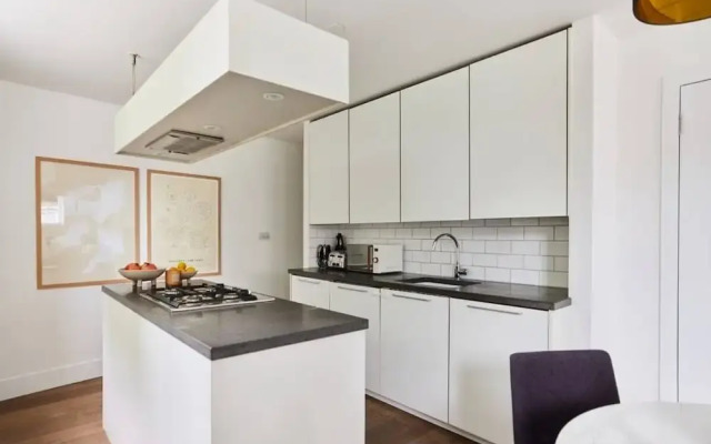 The Ravenscourt Park Escape - Bright 2bdr Flat