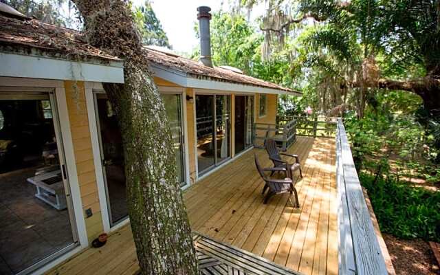 Riverfront Treetop Bungalow