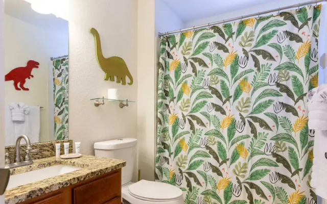 Amazing Family Townhouse Minutes From the Parks