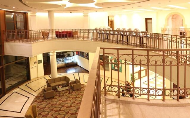 DLF Club 5