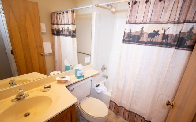 Mountain Lodge At Okemo-1br Fireplace & Updated Kitchen 1 Bedroom Condo by RedAwning