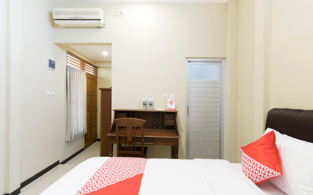 Super OYO 890 Dewi Fortuna Guest House