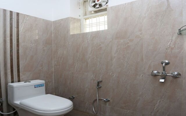 OYO 14854 VMS Royal Inn