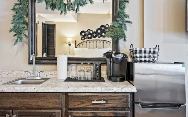 All Seasons River Inn