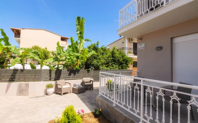 Nikos & Maria Studios