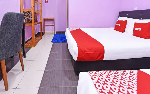 OYO 90561 Awan Biru Motel