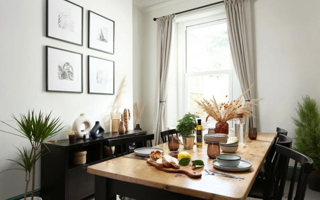 Host Stay Sussex Place