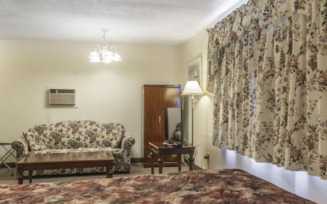 Econo Lodge & Suites Saint John