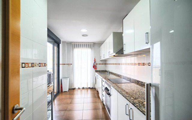 Apartamento Amplio. Vistas A La Playa