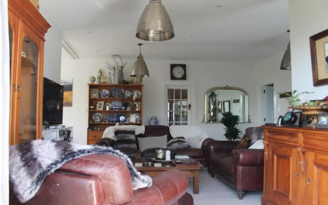 Beautiful Bungalow CBD