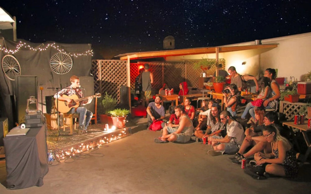 Hostal Irreal - Hostel