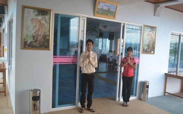 Golden Cherry Hotel