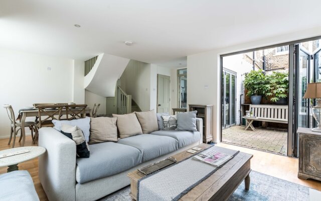 3BD Mews House with Courtyard in Kew