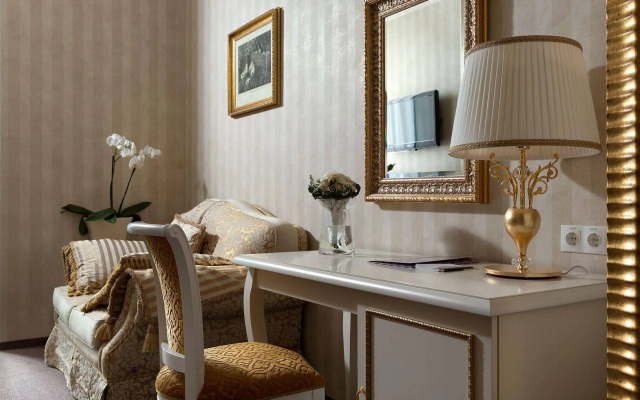 Iris Art Hotel