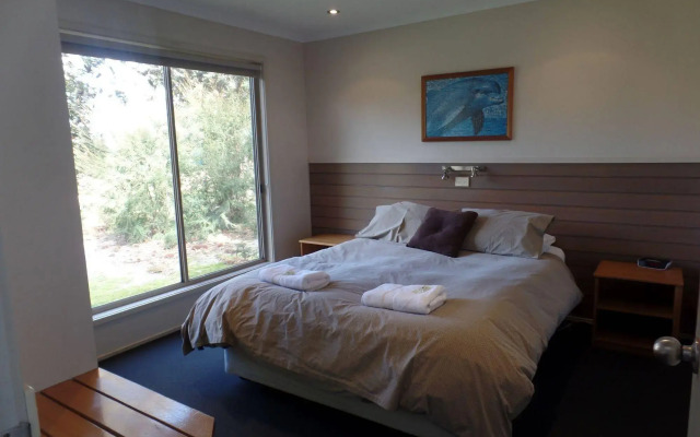 Waterfront Retreat At Wattle Point