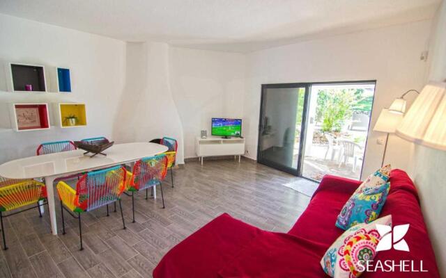 Perfect Retreat Overlooking Pinhal Golf Course, Private Pool, Off-street Parking