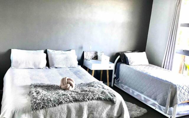 Modern comfort, central 2 bedroom apartment