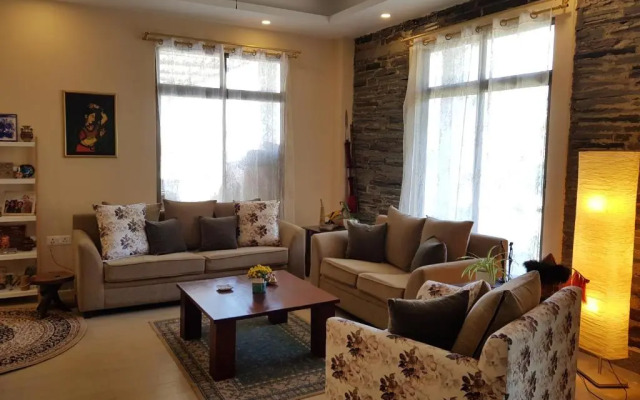 Shalom Farmhouse by the hillside