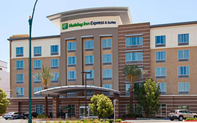 Holiday Inn Express & Suites Anaheim Resort Area, an IHG Hotel