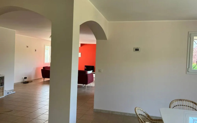 Villa With Private Pool and Jacuzzi