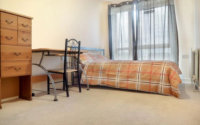 Pioneer Close - Deluxe Guest Room 1