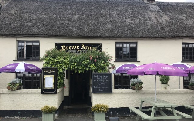 Drewe Arms Bunk Rooms & Church Cottage
