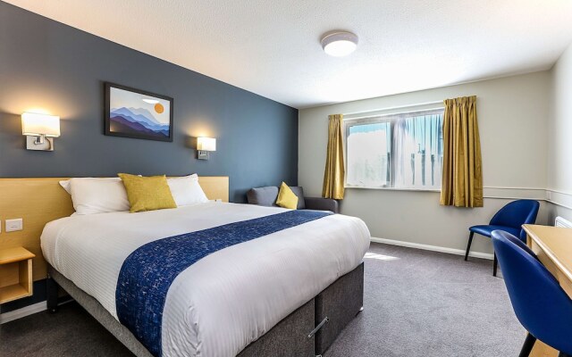Days Inn Fleet M3