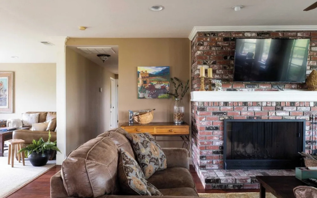 4.5 Acre Secluded Ranch w/ Panoramic Views Fire Pit Olive Ranch by Avantstay