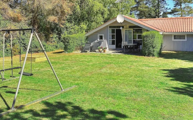 Quiet Holiday Home in Rodby near Sea