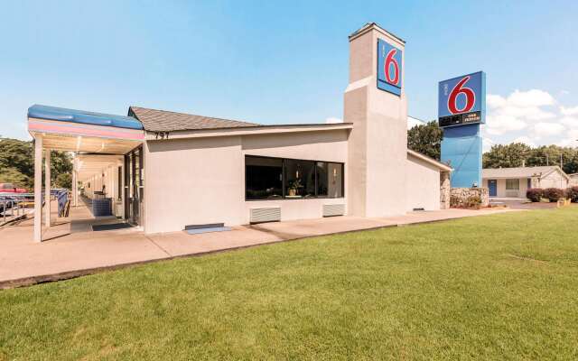 Motel 6 Newport News, VA