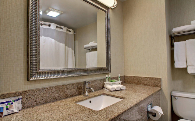 Holiday Inn Express Hurricane by IHG