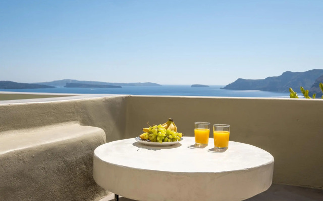 SantorOia Luxury Suites