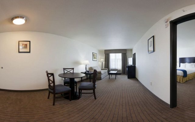 Holiday Inn Express & Suites Omaha I-80, an IHG Hotel