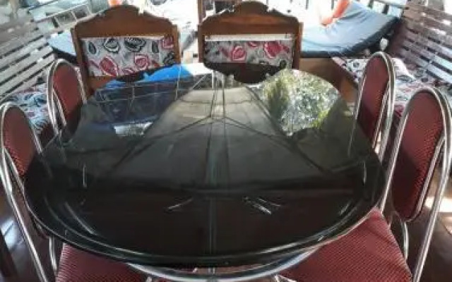 Royal Life Houseboat