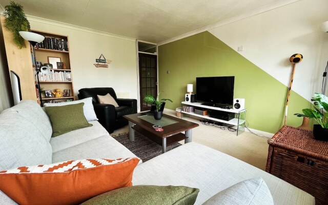 Spacious 2 Bedroom Apartment in Cricklewood