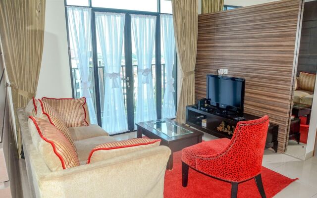 Spacious Hampton's Park Apartment with Working Space