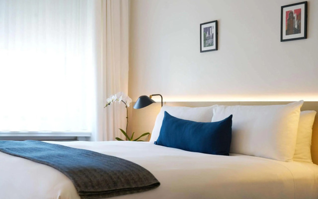 The Chicago Hotel Collection Ambassador Gold Coast