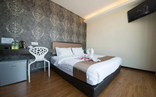 OYO 1214 Oro Hotel