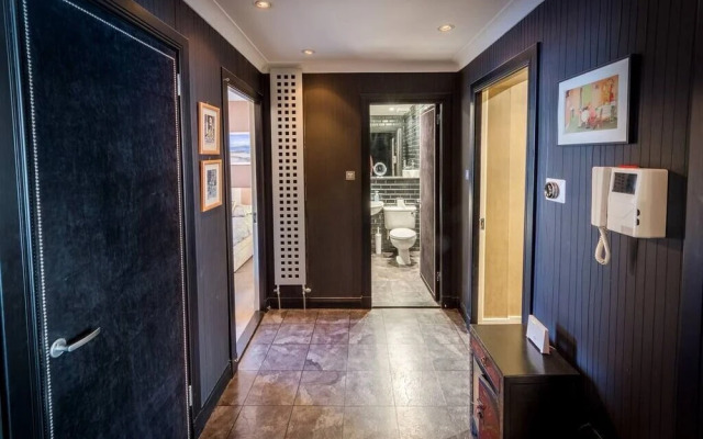 Contemporary Holyrood Apartment