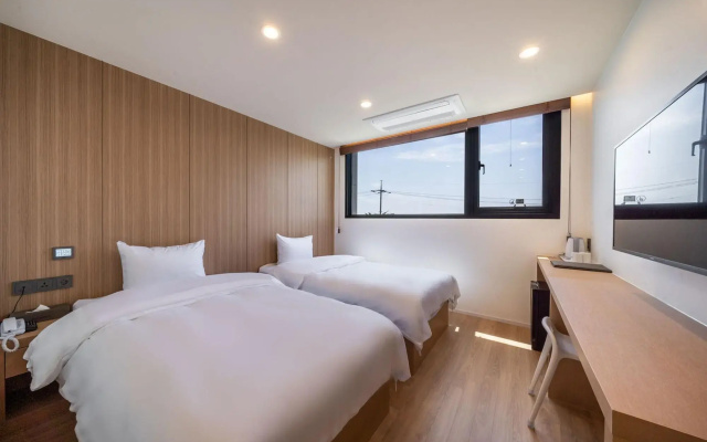 Aroomi Hotel
