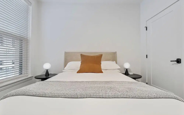 The Continental, powered by Placemakr - Downtown - Market Square