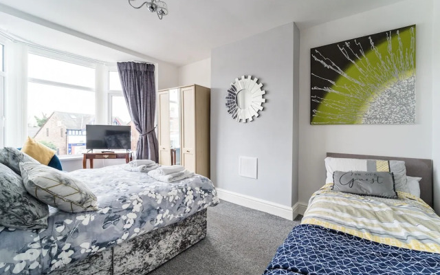2br-sleeps5-privategarden-freeparking-pets