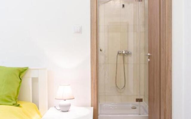 Luxury apartment in the main centre, 3BDR,3BTHR,AC