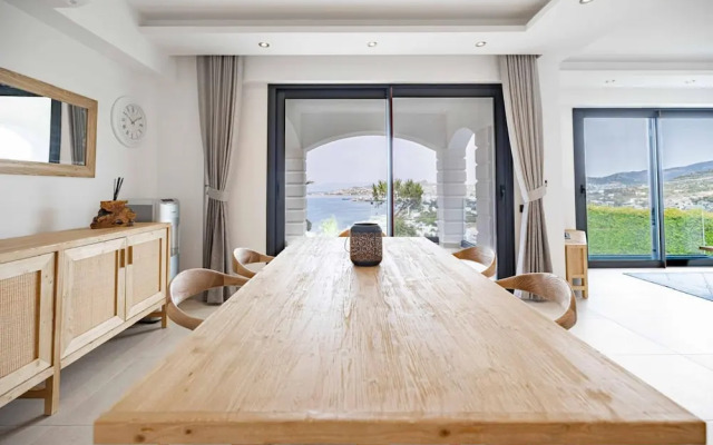 Stunning Villa With Private Pool and Luxuriest Views